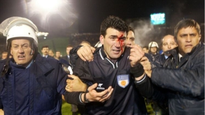 Παναθηναϊκός – Ολυμπιακός: Μία… αιώνια, πραγματική μάχη, που έμεινε στην ιστορία ως το «ντέρμπι του Ευθυμιάδη»! (video)