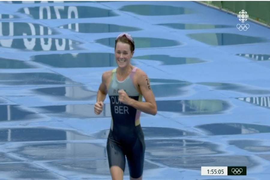 Τρίαθλο Γυναικών: «Καταιγιστική» Φλόρα Ντάφι, χάρισε το πρώτο χρυσό μετάλλιο στις Βερμούδες