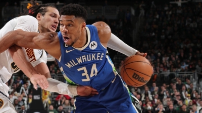 «Πάρτι» του Αντετοκούνμπο και άνετη νίκη των Μπακς επί των… μισών Νάγκετς! (video)