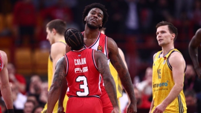 Ολυμπιακός – Άλμπα Βερολίνου 101-87: Επιστροφή στις νίκες με... σεληνιασμένο Κάνααν και «ονειρικό» ντεμπούτο Ράιτ! (video)