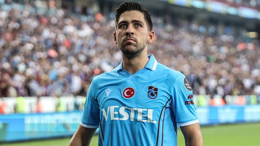 «Η Βόλφσμπουργκ θέλει να αγοράσει τον Τάσο Μπακασέτα»