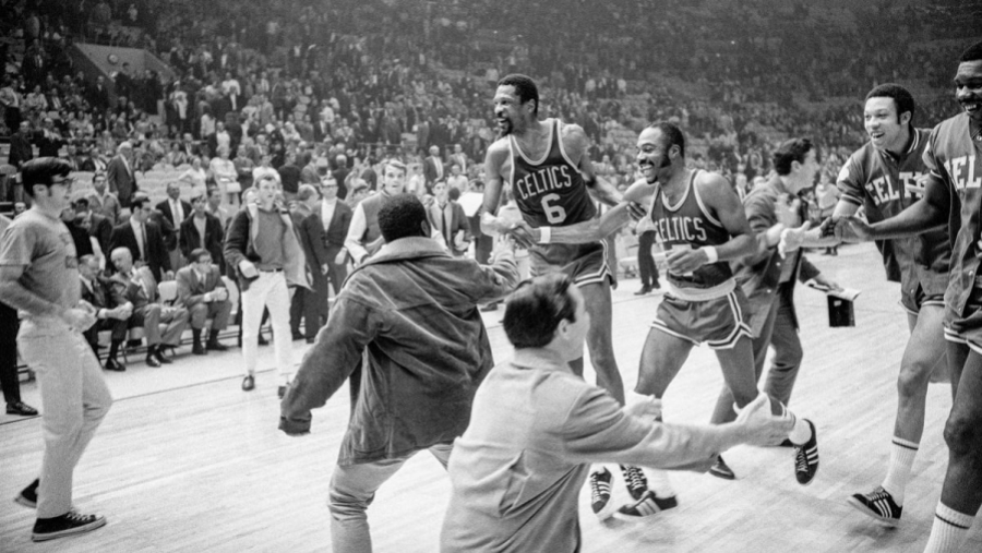 Μπιλ Ράσελ: Η μέρα που ο «άρχοντας των δαχτυλιδιών» ανακοίνωσε την απόσυρσή του! (video)