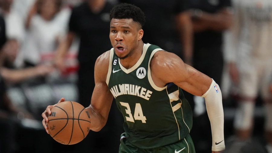 Αντετοκούνμπο: «Αν δε νιώθω ότι πάμε όλοι για πρωτάθλημα στο Μιλγουόκι, δεν υπογράφω επέκταση»