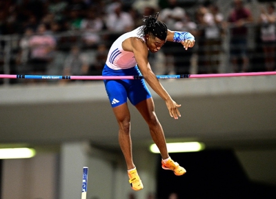 Ταβάνι σου ο ουρανός: Χρυσός Βαλκανιονίκης ο Καραλής - Ρεκόρ διοργάνωσης στα 5.92μ.! (video)