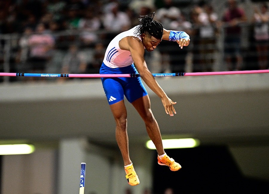 Ταβάνι σου ο ουρανός: Χρυσός Βαλκανιονίκης ο Καραλής - Ρεκόρ διοργάνωσης στα 5.92μ.! (video)