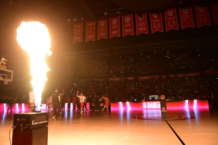 Πρώτη παρουσία, πρώτη ανταμοιβή: Το ΣΕΦ απέκτησε ξανά ζωή κι ο Ολυμπιακός «ανέβασε» τον MVP του! (video)