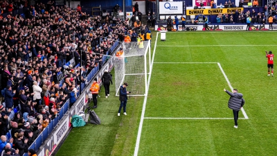 Να τους σέβεστε: Έχετε καταλάβει τι έκανε η Λούτον στο τελευταίο «τέταρτο» απέναντι στην Τσέλσι; (pics)