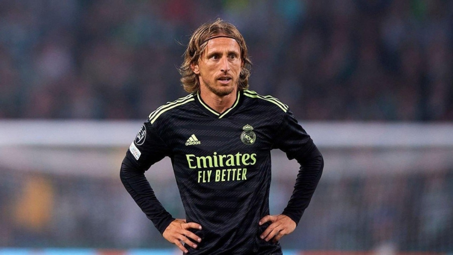 Λούκα Μόντριτς: Έγινε 100άρης και «κυνηγά» Κριστιάνο Ρονάλντο, Μαρσέλο, αλλά γιατί να μην φτάσει και τους Πούσκας, Ντι Στέφανο; (video)