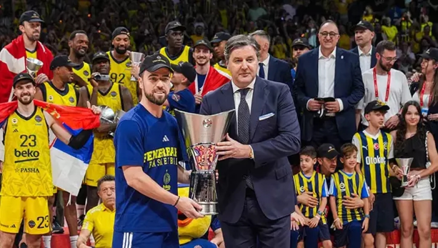 «Και του χρόνου back to back!»: Ο Μελίχ μένει για 13η χρονιά και γίνεται το... γούρι της Φενέρ! (video)