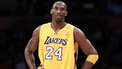 Ο Κόμπε περνά στην αιωνιότητα: Το κάλεσμα της Βανέσα στα αποκαλυπτήρια του αγάλματος (video)