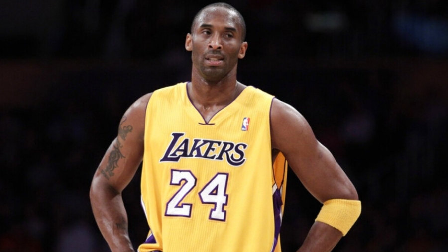 Ο Κόμπε περνά στην αιωνιότητα: Το κάλεσμα της Βανέσα στα αποκαλυπτήρια του αγάλματος (video)