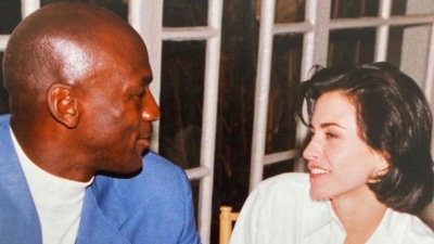 Να βρείτε κάποια να σας κοιτάζει όπως η Κόρτνεϊ Κοξ, τον Μάικλ Τζόρνταν!