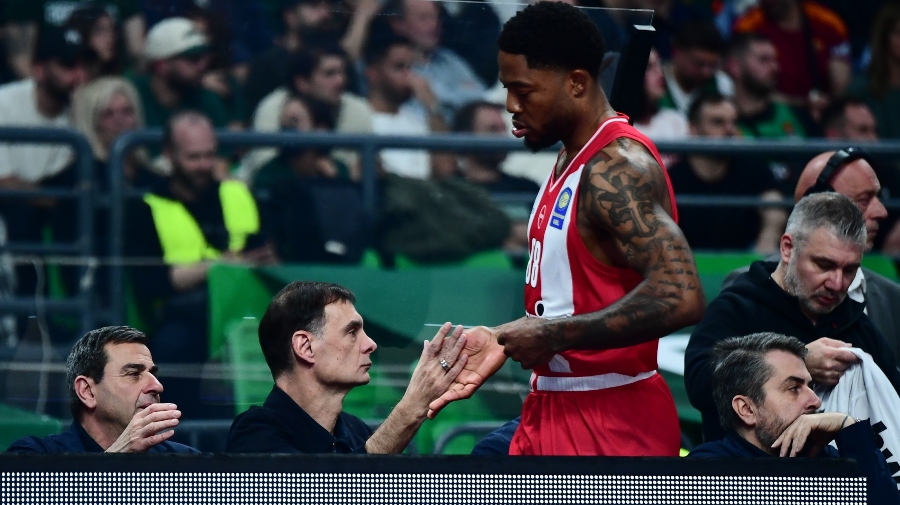 Η χειρονομία του Ταϊρίκ Τζόουνς στην αποχώρηση του από το T-Center! (vid)