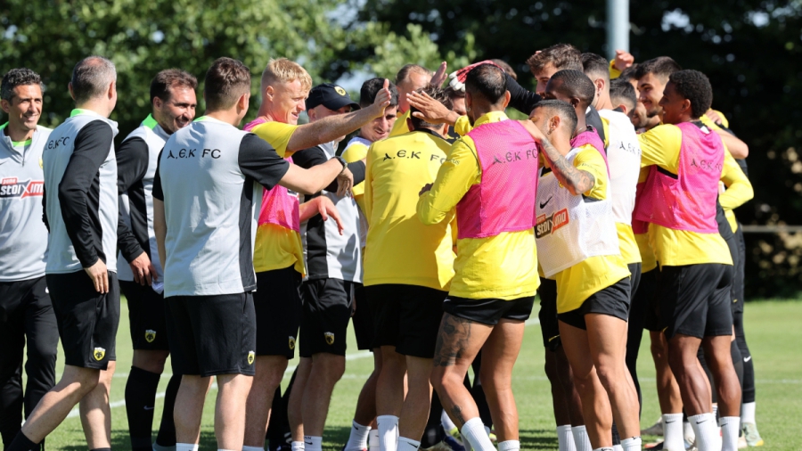 Είσοδος των διεθνών στην προετοιμασία της ΑΕΚ - Κοϊτά, Στρακόσα και Ρότα