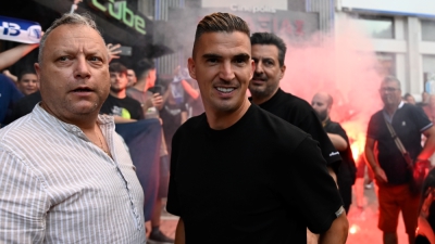 Έφτασε στη Λαμία ο Καρλίτος - Πανζουρλισμός από τους Φθιωτείς!