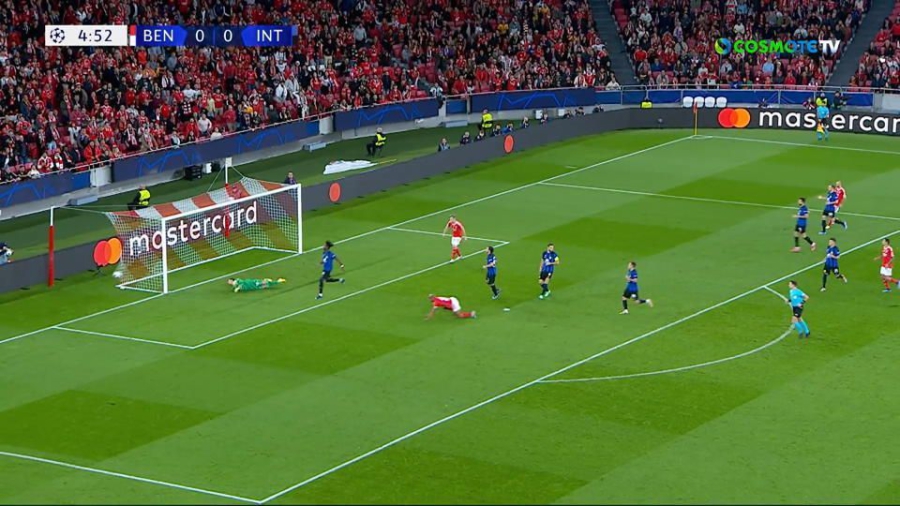 Αφεντικό από τα... αποδυτήρια η Μπενφίκα, 2-0 την Ίντερ μόλις στο 13'! (Video)