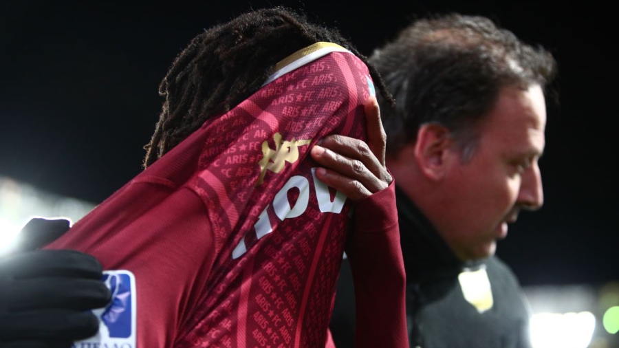 Απίστευτη εναλλαγή: Ο Ζιλ πήγε για «γκολάρα» κι έφυγε κλαίγοντας στην αγκαλιά του Μάντζιου! (video)