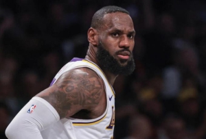 Λεμπρόν: «Θα κάνω ό,τι βοηθάει την ομάδα να κερδίσει»