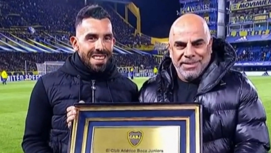 Ο Τέβες επέστρεψε στο «Μπομπονέρα» και όλη η Μπόκα τον αποθέωσε (vid)