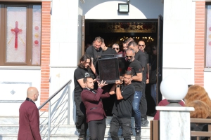 Άντζας: Πλήθος κόσμου στην κηδεία του - Συγκίνηση στο τελευταίο αντίο