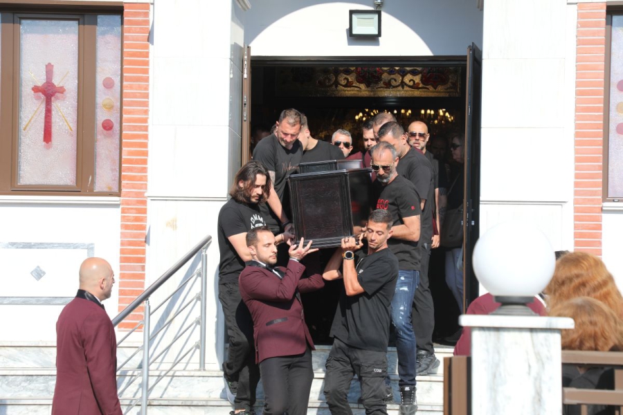 Άντζας: Πλήθος κόσμου στην κηδεία του - Συγκίνηση στο τελευταίο αντίο
