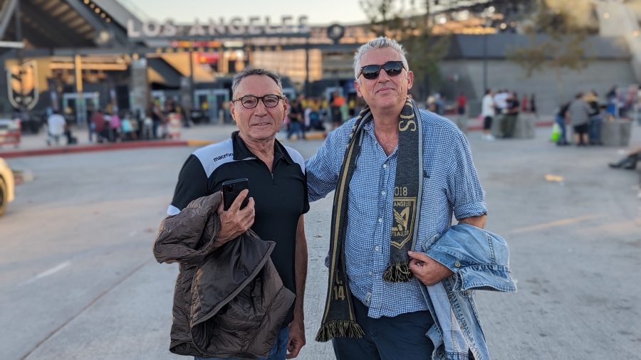 Μια φιλία 40 χρόνων, ένας Αμερικάνος και δύο φίλοι του Ολυμπιακού: Πώς συνδέονται με το Λος Άντζελες;