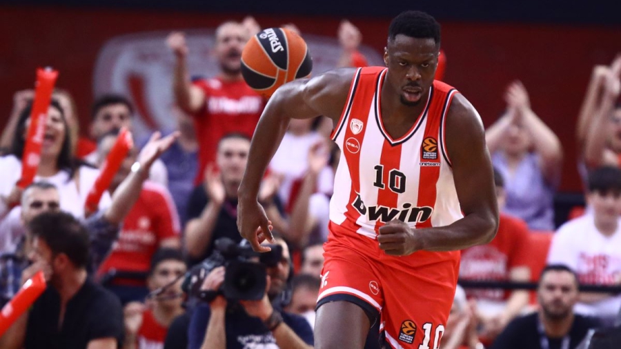 Ο κυρίαρχος Φαλ και τα πέντε καρφώματά του στην πρώτη περίοδο! (video)