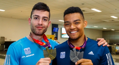 Ο «πιανίστας» Τεντόγλου παραδίδει μαθήματα στον Εμμανουήλ Καραλή! (video)