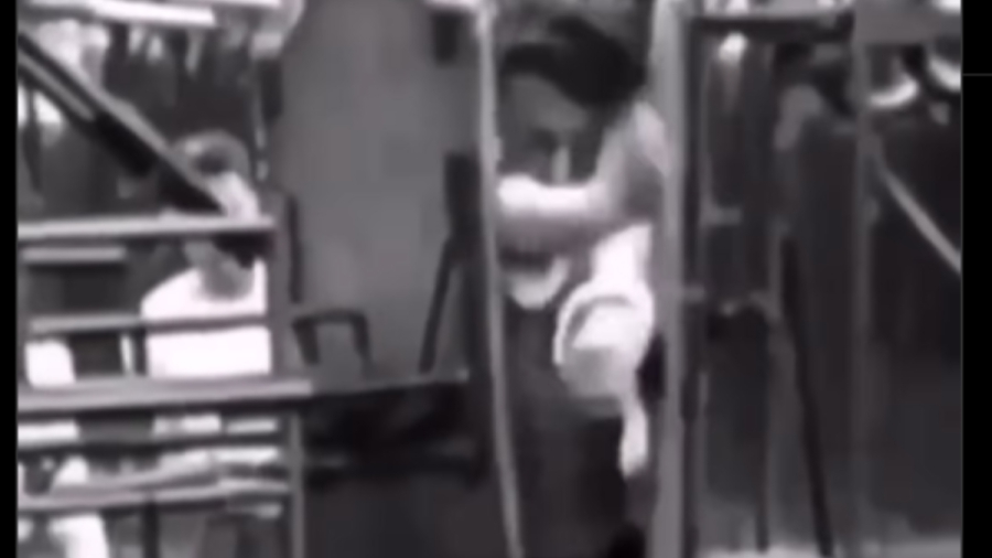 Προπόνηση ποδοσφαίρου στα 50s; Σαν το… Ρόκι vs Ντράγκο! (video)