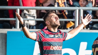 Ο Κουλούρης βρίσκει ξανά δίχτυα για την Πογκόν και οι Πολωνοί τον έχουν... ερωτευτεί! (video)