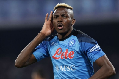 Χαμόγελα στη Νάπολι: Ο Όσιμεν ανανεώνει μέχρι το 2026 με… τρομακτική ρήτρα αποδέσμευσης