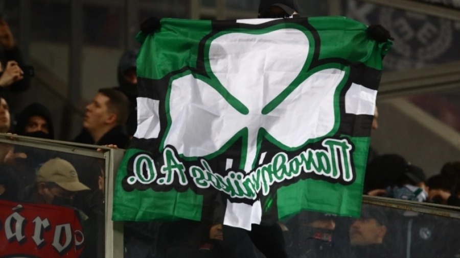 «Παίζουν και για τον… Παναθηναϊκό»: Με σημαίες των «πρασίνων» στο Καραϊσκάκη οι φίλοι της Φερεντσβάρος!