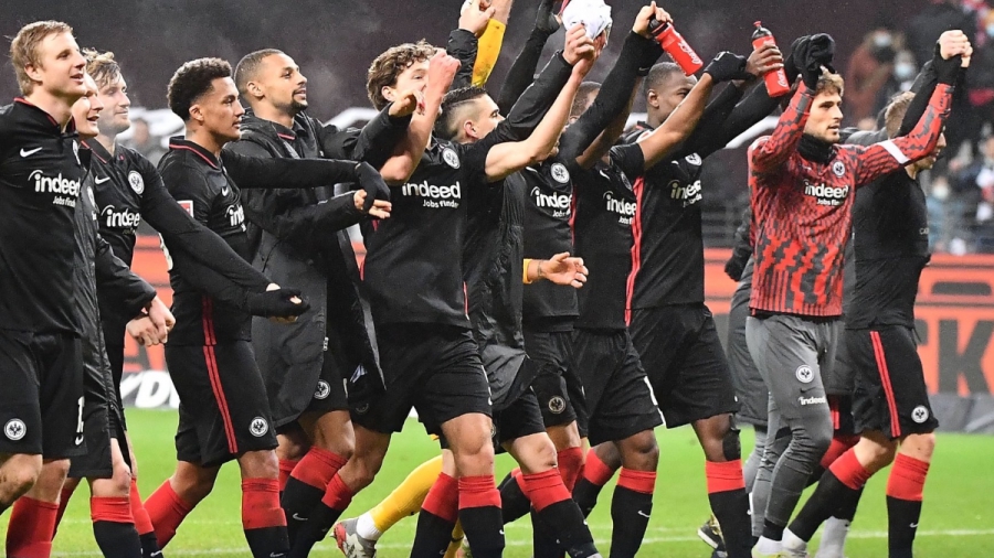 Άιντραχτ Φρανκφούρτης: Ανοίξτε χώρο, περνάει το... τρένο που «ξύπνησε» ο Ολυμπιακός! (video)