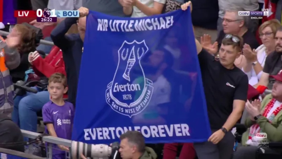 To ποδόσφαιρο είναι για να ενώνει και όχι για να χωρίζει: Η συγκλονιστική στιγμή του 26ου λεπτού στο «Άνφιλντ»! (video)