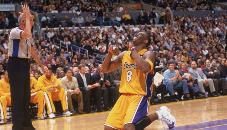 Όταν ο Κόμπι Μπράιαντ μας δίδασκε πώς να σουτάρουμε τρίποντα! (video)