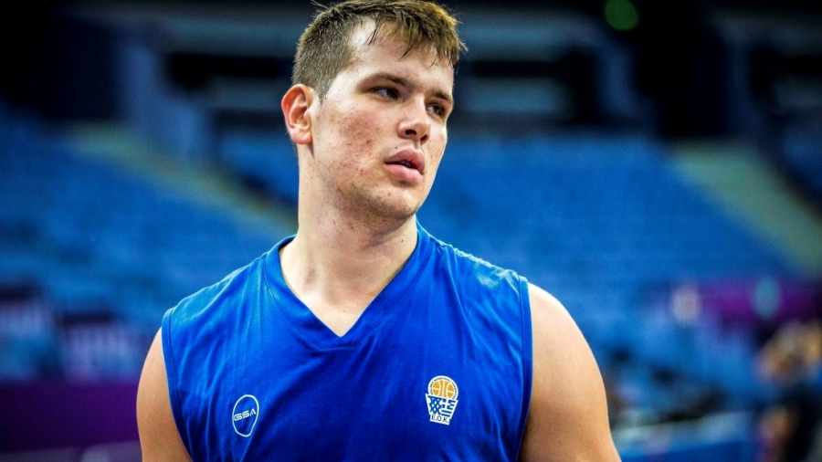 Δημήτρης Αγραβάνης: Τρελός ή παλικάρι; Γιατί είναι ακόμη ελεύθερος ο διεθνής φόργουορντ; (video)