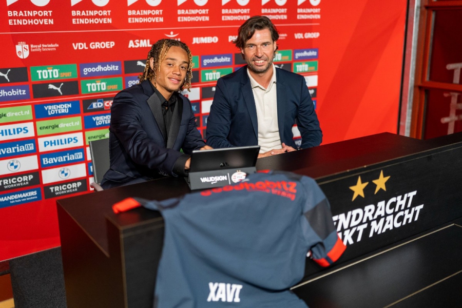 Αϊντχόφεν: Δικός της ο θαυματουργός πιτσιρικάς, Τσάβι Σίμονς από την Παρί Σεν Ζερμέν!