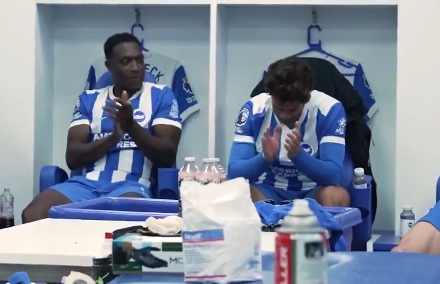 «Όταν προσπαθείς, απολαμβάνεις και την επιβράβευση»: Ο Χούρτζελερ συνεχάρη μπροστά σε όλους τον Κωστούλα στ' αποδυτήρια! (video)