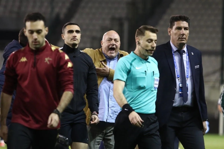 Η Athens Kallithea εξέδωσε ανακοίνωση με πυρά κατά της διαιτησίας του Χρήστου Βεργέτη: «Η διαιτησία του ήταν ντροπή!»