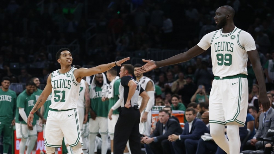 Ο πανύψηλος Τάκο Φολ μετακομίζει από τη Βοστώνη στο Κλίβελαντ