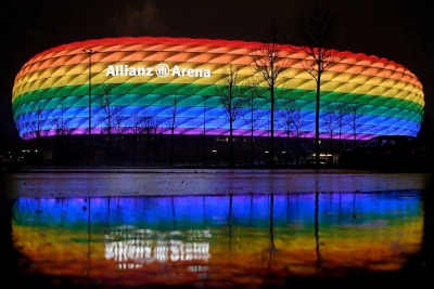 UEFA: «Το ουράνιο τόξο “ενσαρκώνει” τις αξίες μας»