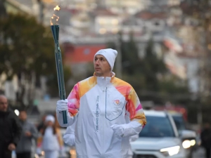 Χειμερινοί Ολυμπιακοί Αγώνες: Ο Δημήτρης Διαμαντίδης μετέφερε την Ολυμπιακή φλόγα στην Καστοριά!