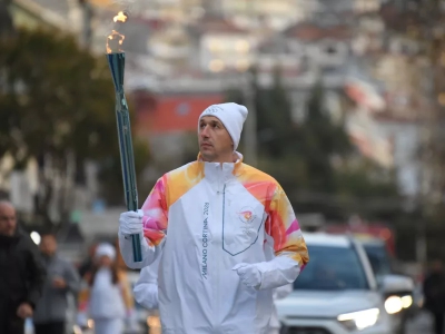 Χειμερινοί Ολυμπιακοί Αγώνες: Ο Δημήτρης Διαμαντίδης μετέφερε την Ολυμπιακή φλόγα στην Καστοριά!