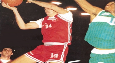 Η ερυθρόλευκη «κατοστάρα» το 1990, ο προτελευταίος Παναθηναϊκός, η αμφισβήτηση του προπονητή και ο λιπόθυμος Ατίλιο! (video)