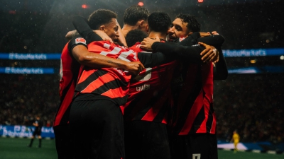 Άιντραχτ Φρανκφούρτης – Ντόρτμουντ 3-3: Τιτανομαχία, επικό ματς χωρίς νικητή και ο ΠΑΟΚ... παρακολουθεί!