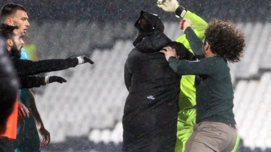Χαμός στη Serie C: «Ντου» και γροθιές από πατέρα ποδοσφαιριστή στον αντίπαλο τερματοφύλακα! (video)