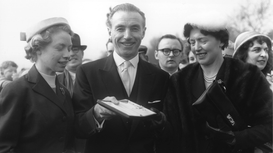 Στάνλεϊ Μάθιους: Ο «μάγος της ντρίμπλας» που έγινε ιππότης, υπό τις ευλογίες της Βασίλισσας Ελισάβετ (video)