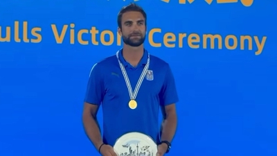 «Ολόχρυσα» κουπιά: Το χρυσό πανάξια στο στήθος του Στέφανου Ντούσκου! (video)