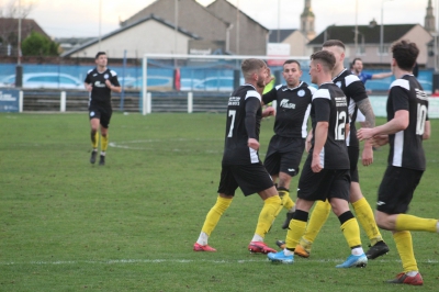 Με ένα σμπάρο δυο τρυγόνια: Το απίστευτο τάκλιν στην Σκωτία! (video)