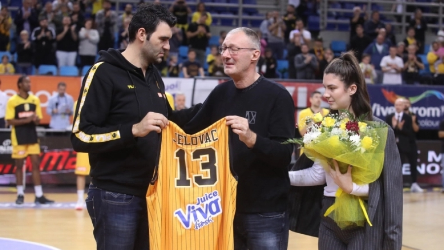 Η ΑΕΚ τίμησε τη μνήμη του Γέλοβατς, παρουσία του συγκινημένου πατέρα του... (video)